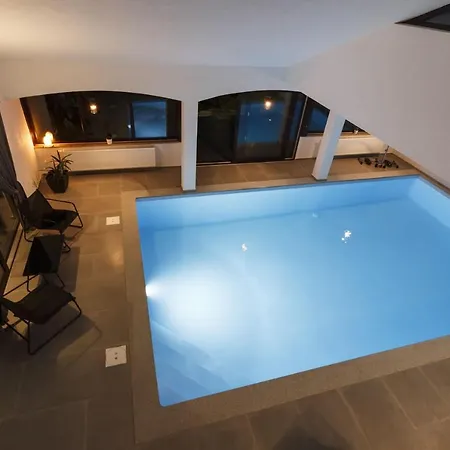 R&j's فيلة بيهاتش