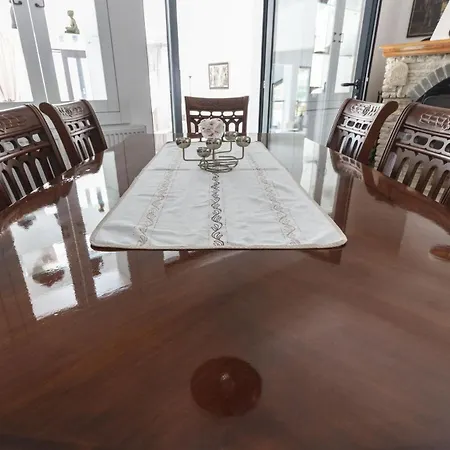 فيلة R&j's بيهاتش